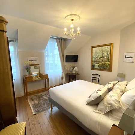 Dday Aviators Le Manoir بيت ضيافة 4*