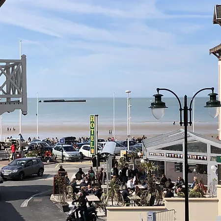 Dday Aviators Le Manoir 4* ارومانش لي بان